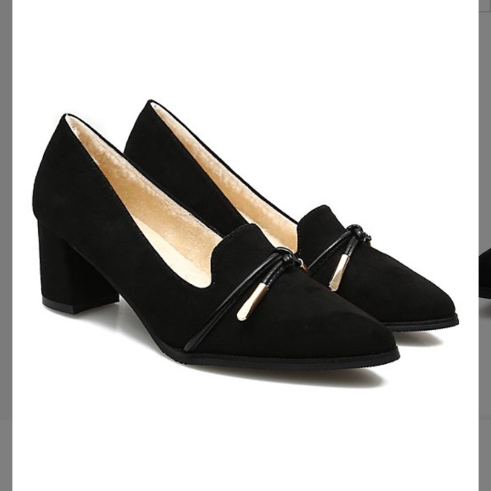 Women’s black work pumps